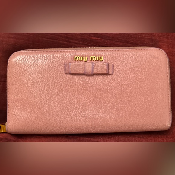 GUC lowstart MIU MIU Pink WALLET - Picture 1 of 8